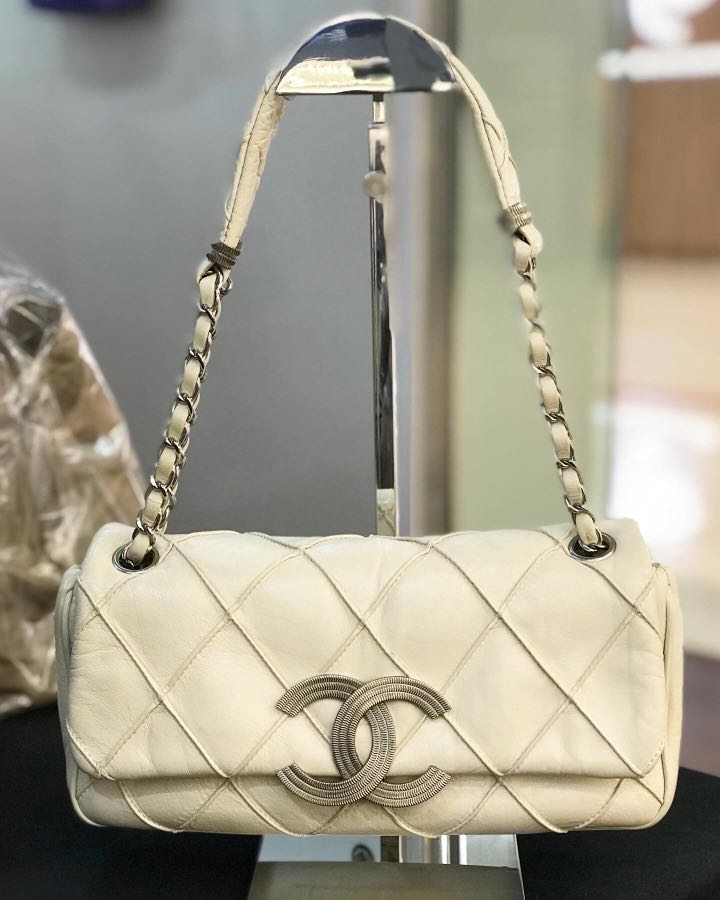 Chanel diamond on sale stitch bag