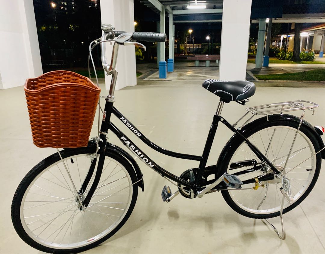 Bicycle with basket clearance