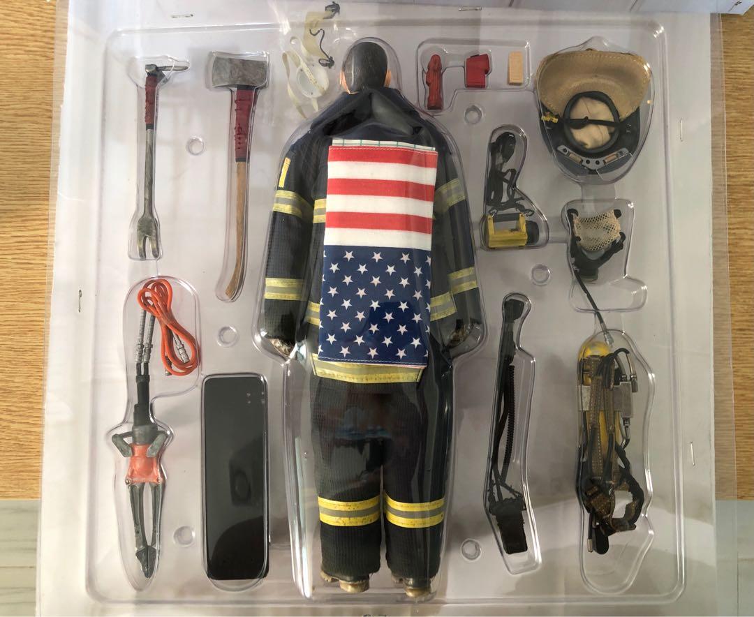 Hot Toys HTF 9/11 Modern Firefighter 1/6 scale, 興趣及遊戲, 玩具