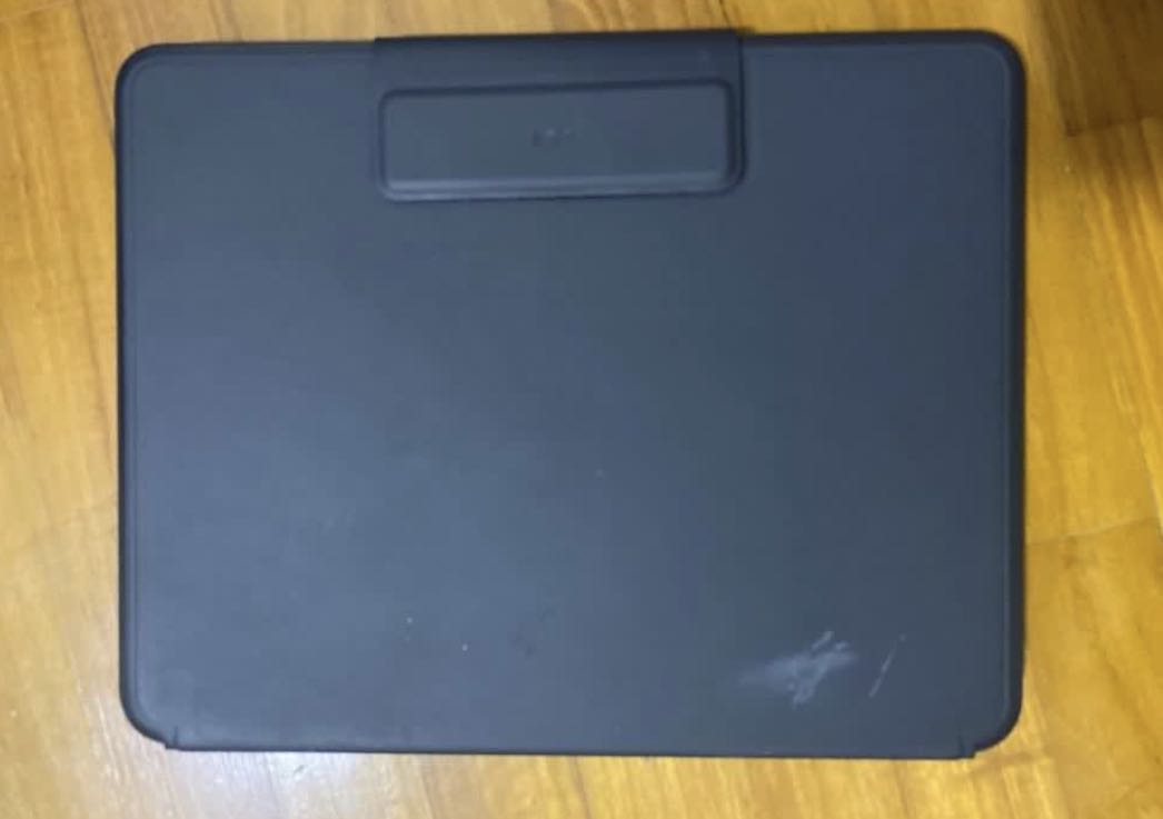 IPad Pro 12.9” Logitech slim folio, Mobile Phones & Tablets, Mobile