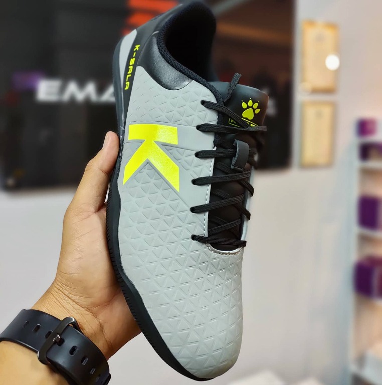 KASUT FUTSAL KELME K SALA Sports Equipment Sports Games