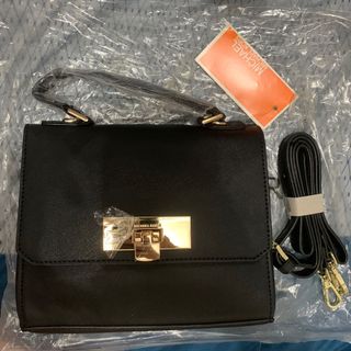 (Category: ) located in . Submitted by cb.closet (Listing ID 1041153465, Image 1). Description: .