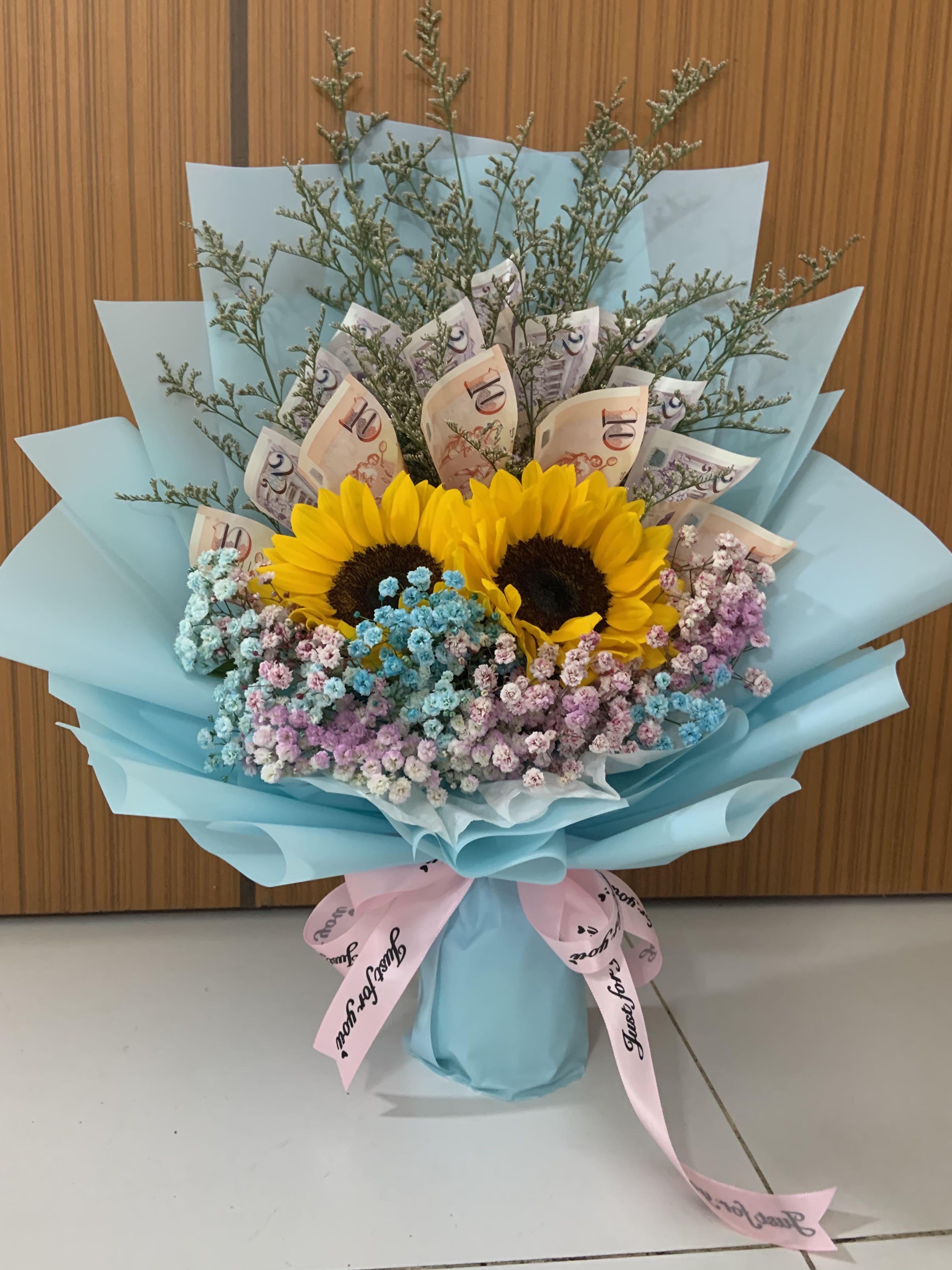 Money Bouquet Hobbies Toys Stationery Craft Flowers Bouquets On Carousell If you're looking for a fun and creative way to give cash to a graduate, this might just fit the bill! sgd