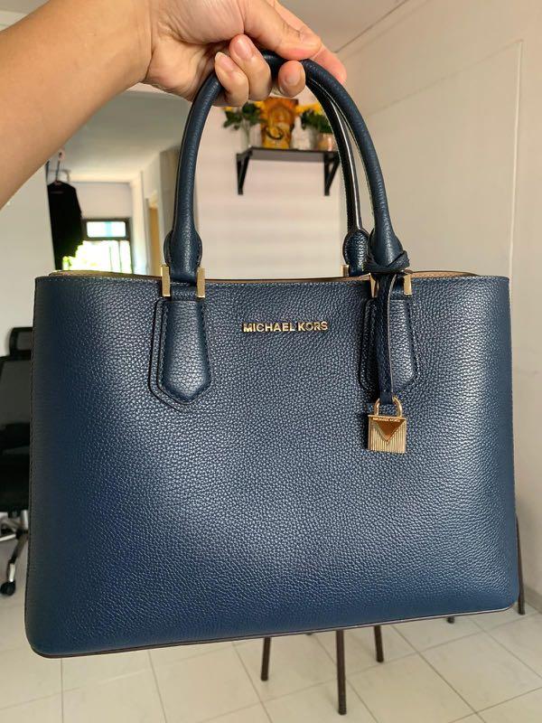 michael kors purse Leather Bag on Mercari | Michael kors crossbody bag, Purses  michael kors, Bags