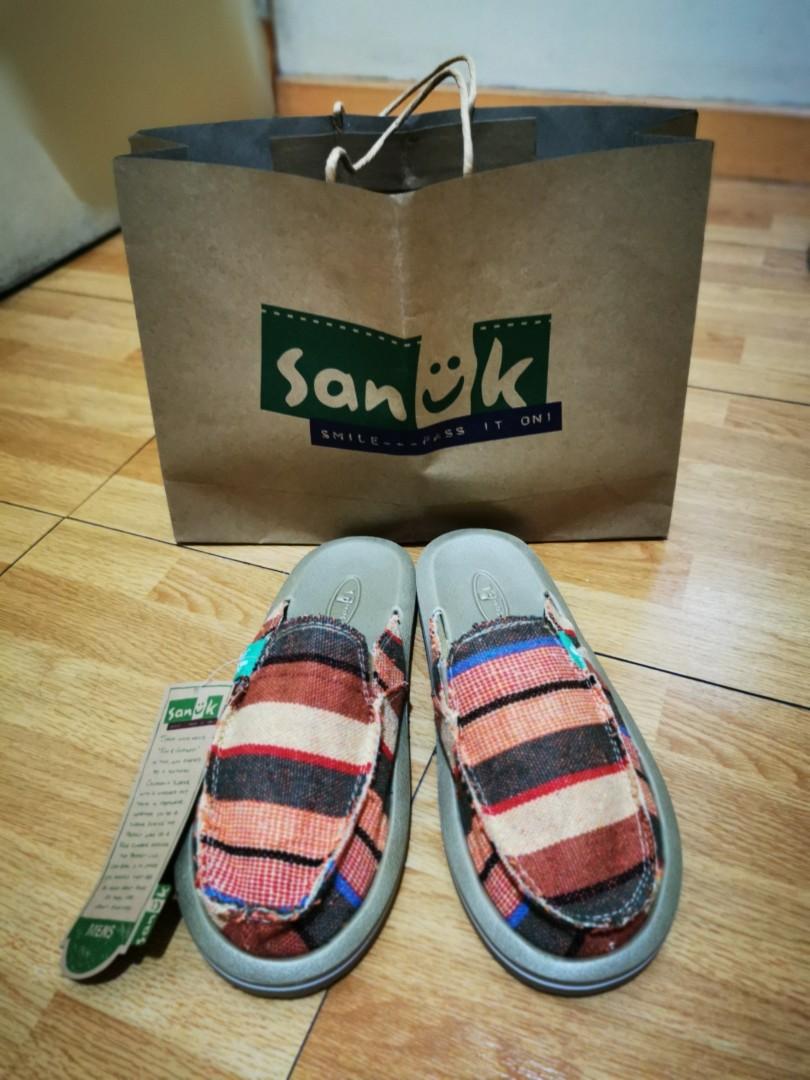 Sanuk half shoes shop