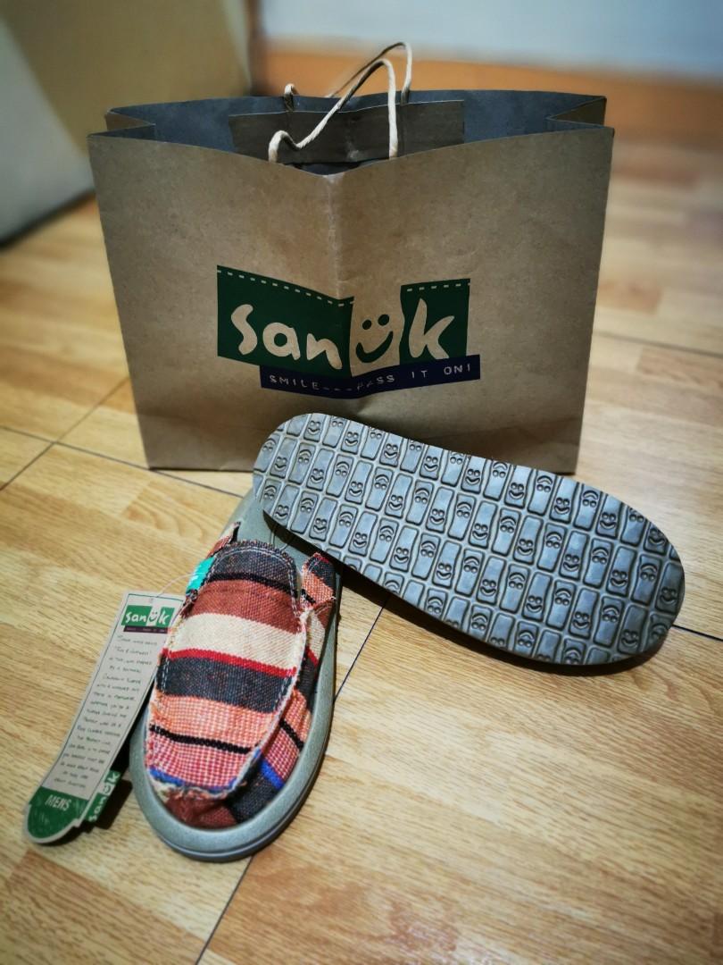 Sanuk Women half shoes, Women's Fashion, Footwear, Flats & Sandals