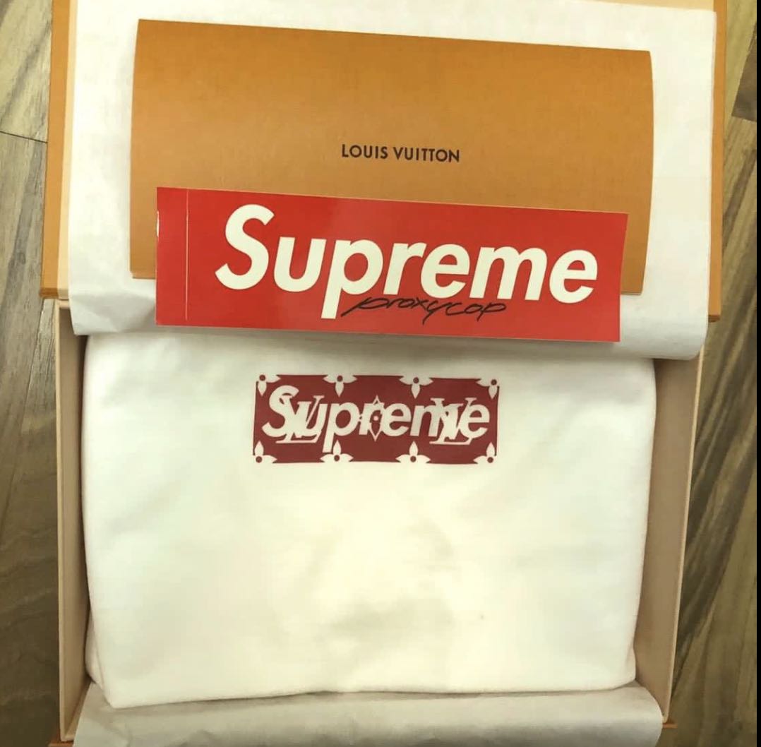 Supreme LV Louis Vuitton Box Logo Tee..size M