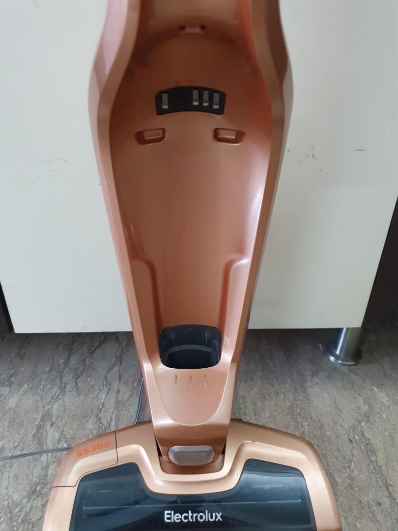 Electrolux Ergorapido Lithium Cordless Vacuum Cleaner Model no. ZB3114AK, TV & Home Appliances
