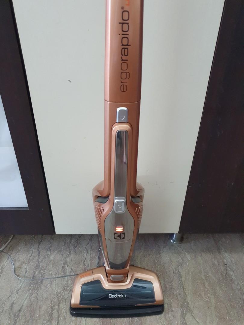 Electrolux Ergorapido Lithium Cordless Vacuum Cleaner Model no. ZB3114AK, TV & Home Appliances