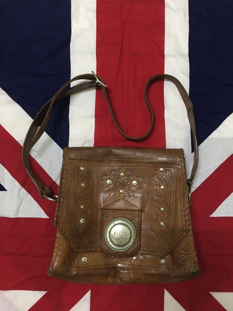 Vintage Sling Bag, Women's Fashion, Bags & Wallets, Tote Bags on Carousell