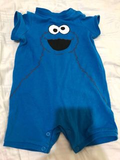 (Category: ) located in . Submitted by blumarine22 (Listing ID 1041194384, Image 1). Description: .