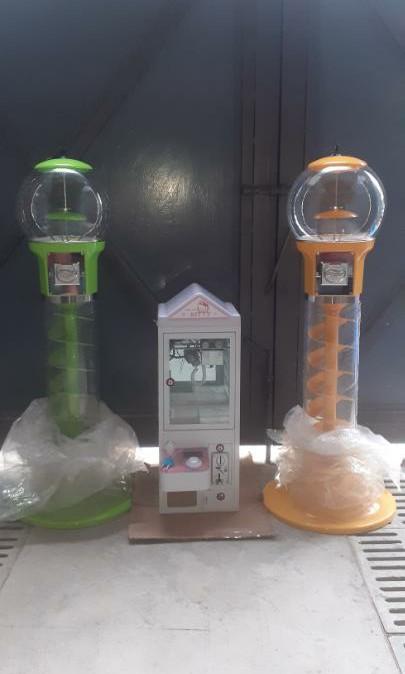 Claw machine vending arcade (Category: Designer & Blind Box Toys) located in Manila. Submitted by patsamtanong2772 (Listing ID 1041352213, Image 1). Description: vending machine claw machine basketball and more 0956 8850168.