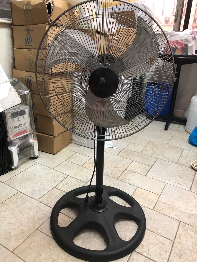 Defective Standard Electric Fan, Furniture & Home Living, Lighting