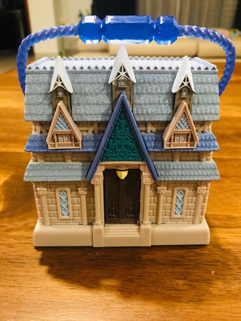 Arendelle castle outlet surprise feature playset