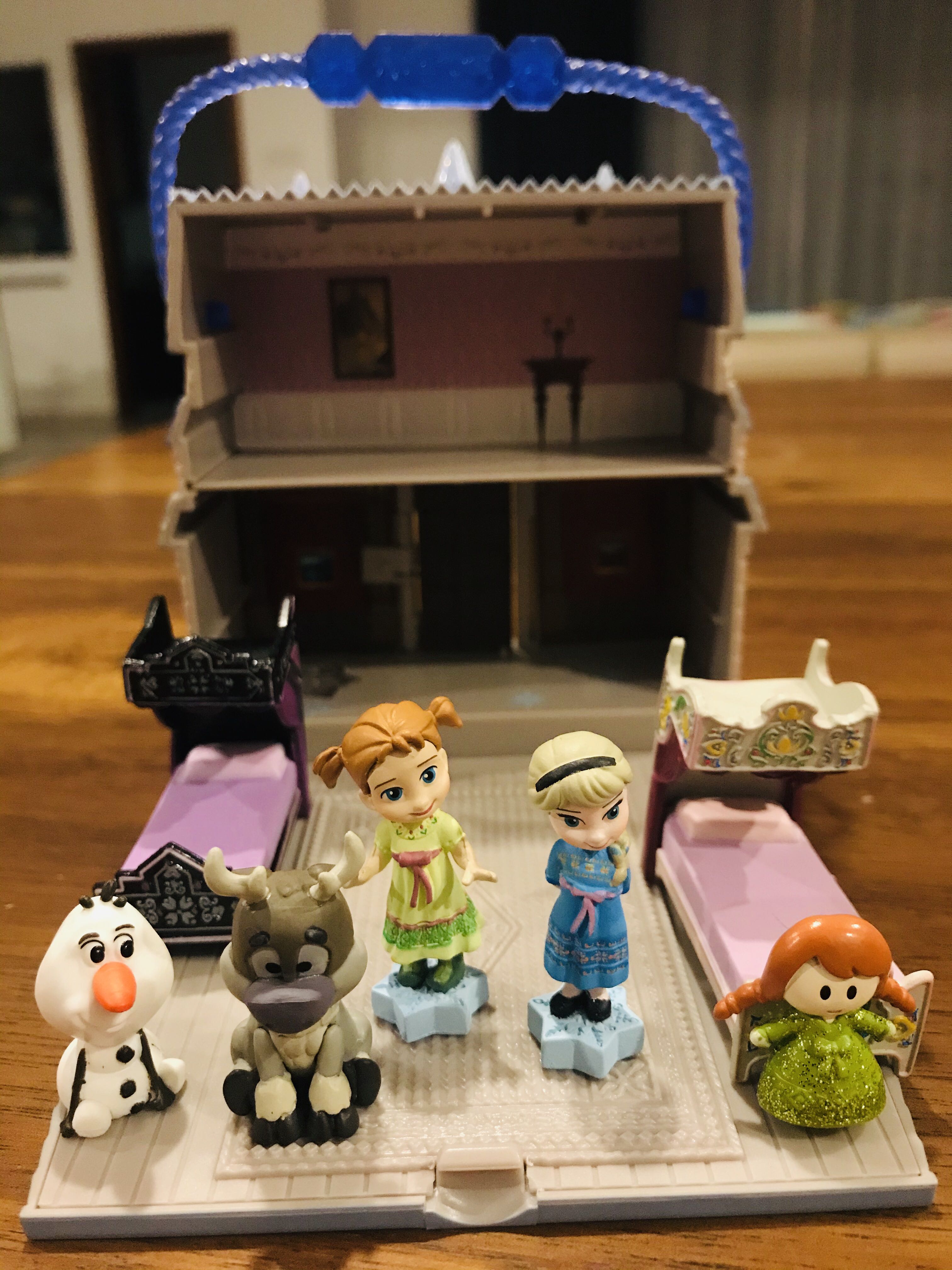 Arendelle castle surprise feature playset online