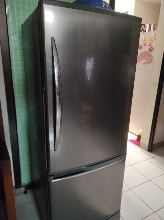 Lemari Es Dua Pintu Panasonic Nr B243g St Kitchen Appliances Di Carousell