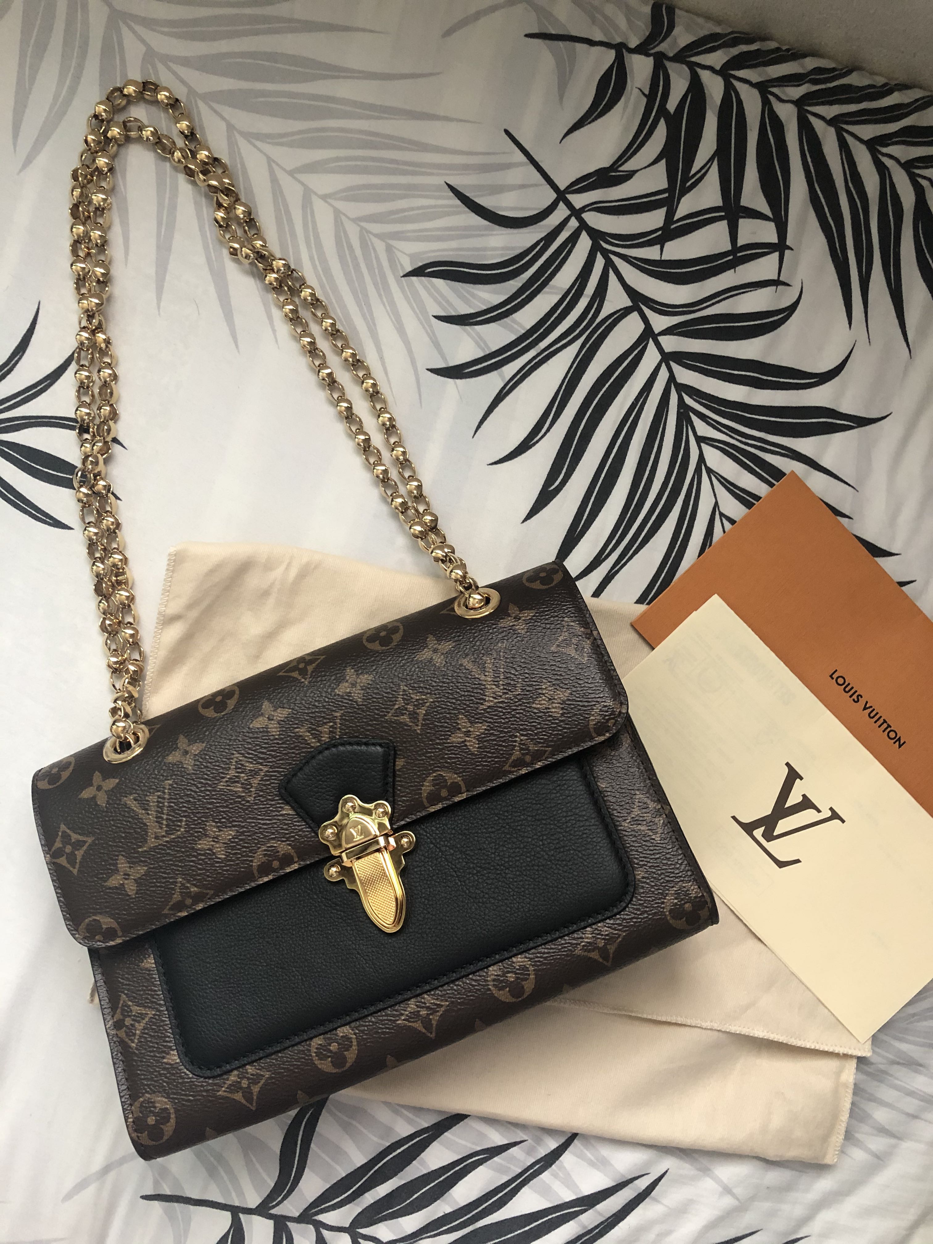 Lv best sale victoire bag