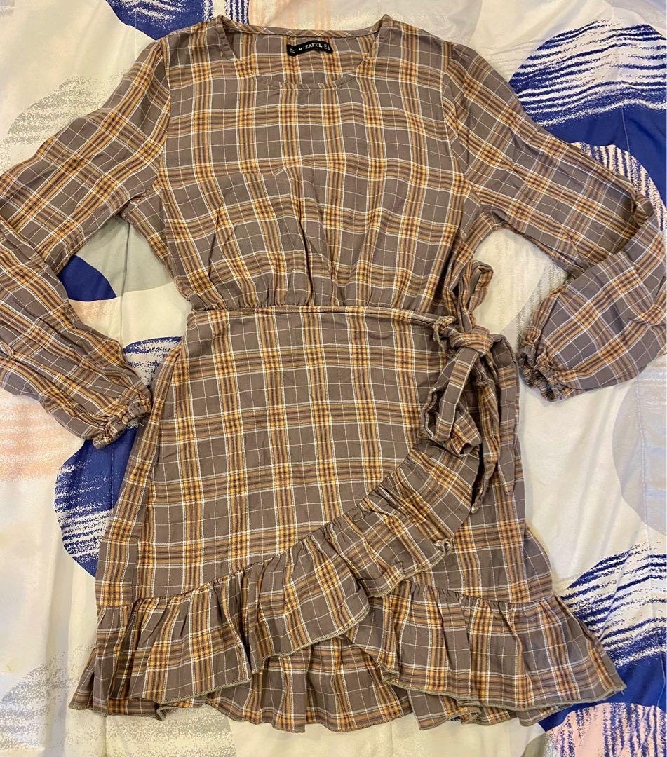 Plaid Long sleeves Dress (Category: Dresses) located in Manila. Submitted by macy_s (Listing ID 1041299083, Image 1). Description: So chic! Perfect for any occasion! Fits small to medium.