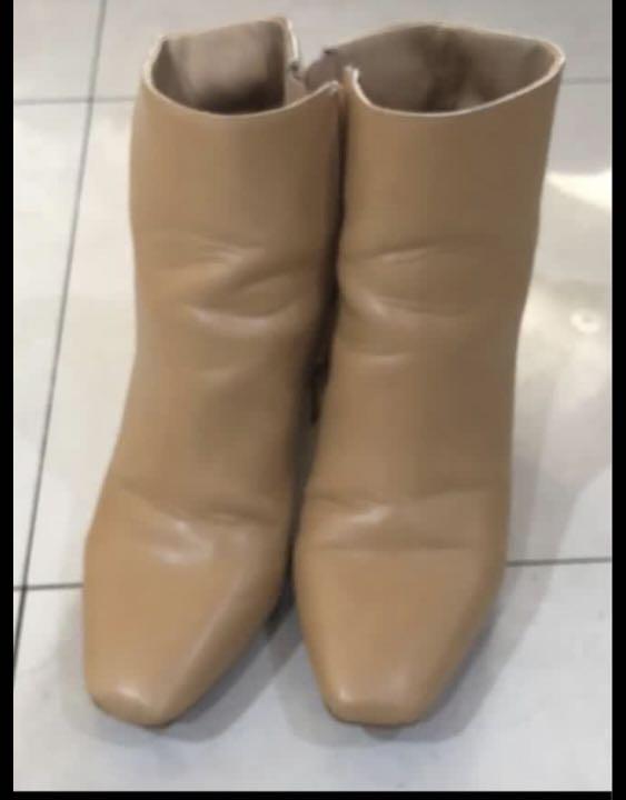 Zara camel nude boots shoes (Category: Boots) located in Quezon City. Submitted by affordablysustainable (Listing ID 1041409246, Image 2). Description: They’re very lovely shoes, I’ve only used them twice as my feet don’t fall on them properly.