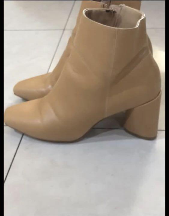 Zara camel nude boots shoes (Category: Boots) located in Quezon City. Submitted by affordablysustainable (Listing ID 1041409246, Image 3). Description: They’re very lovely shoes, I’ve only used them twice as my feet don’t fall on them properly.