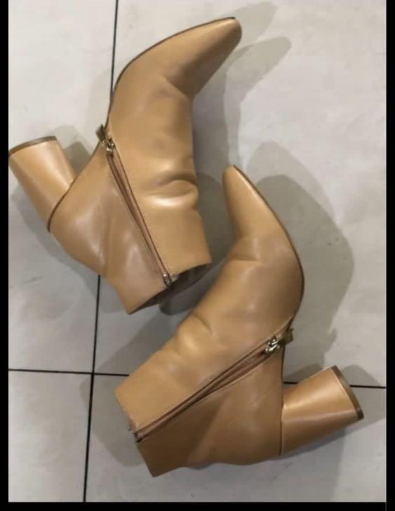 Zara camel nude boots shoes (Category: Boots) located in Quezon City. Submitted by affordablysustainable (Listing ID 1041409246, Image 1). Description: They’re very lovely shoes, I’ve only used them twice as my feet don’t fall on them properly.