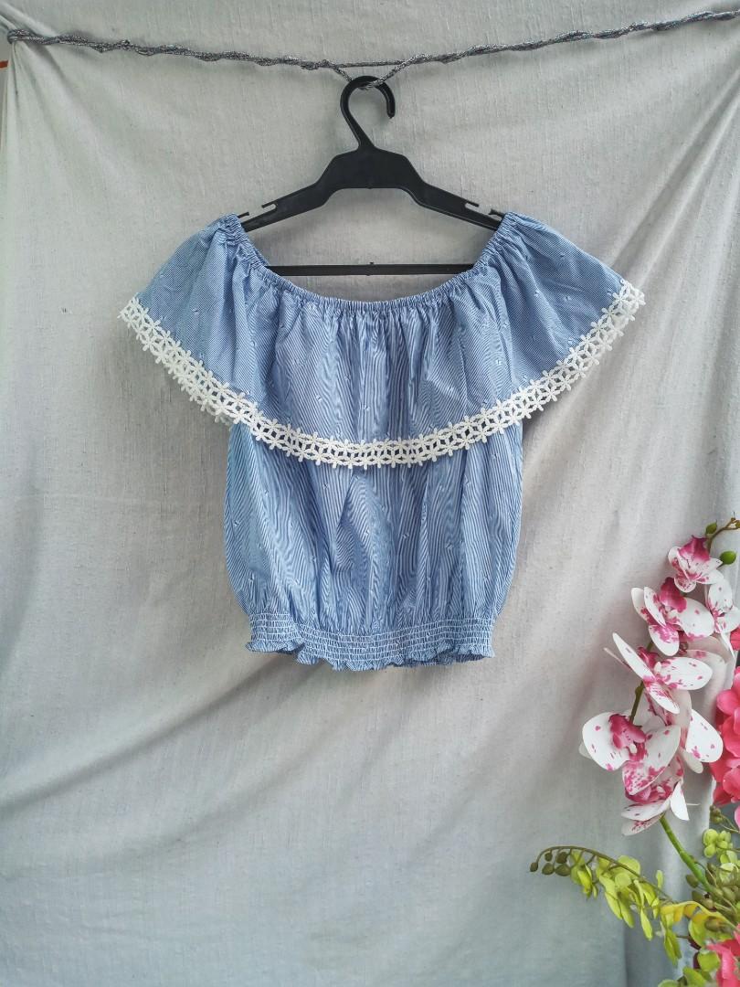 Blue off shoulder cape top (Category: Sleeveless) located in Quezon City. Submitted by gracebeejo (Listing ID 1041482892, Image 2). Description: fits s-semi large no issues never worn good as new.