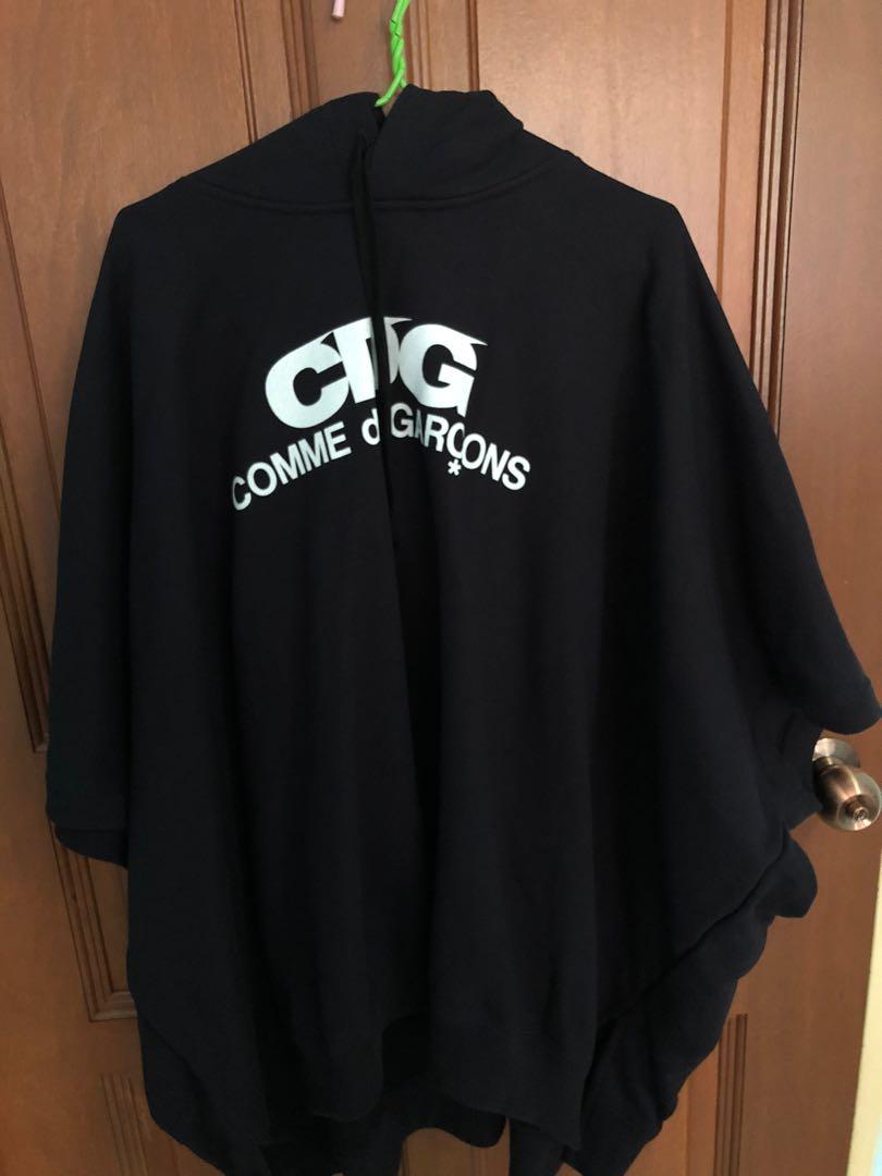 CDG pullover (Category: Hoodies) located in Singapore. Submitted by takingit (Listing ID 1041555637, Image 2). Description: Brand new from gyre tokyo Tags cut but not worn (tags not thrown) Too oversized for my liking 1st photo for reference .