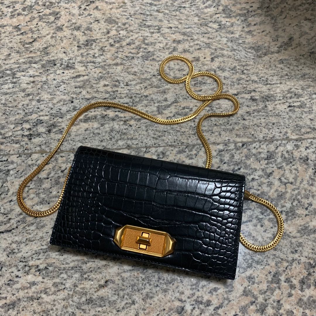 Charles and keith wallet on chain, Women's Fashion, Bags & Wallets