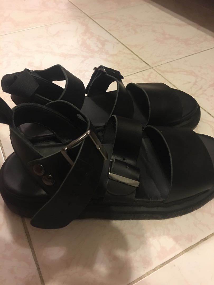 Dr Martens Gryphon Sandal (Black), 女裝, 鞋, Loafers - Carousell