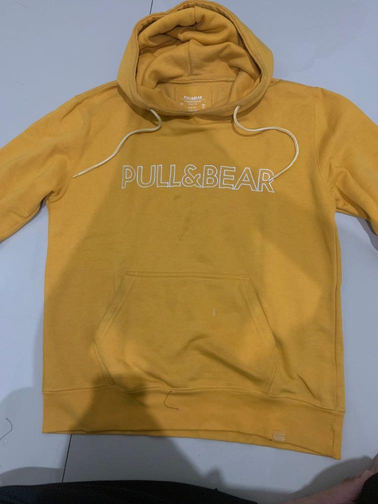 Hoodie pull and bear kuning online