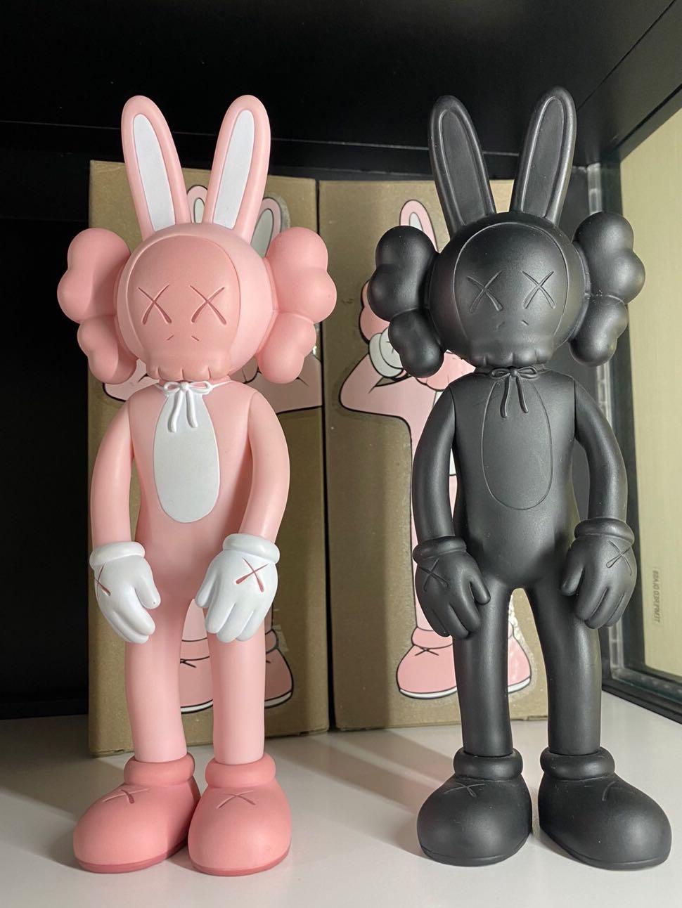 Kaws accomplice, 興趣及遊戲, 玩具& 遊戲類- Carousell