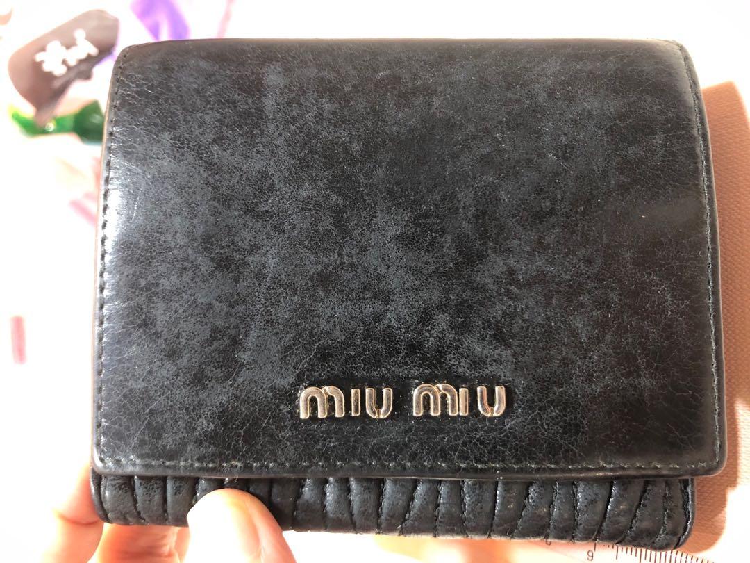 mimiu （分類：手袋及銀包）位於 Hong Kong。 由 hkbbking 提交（商品編號 1041564021，圖片 3）。簡介： 清櫃，有退色，100%real。