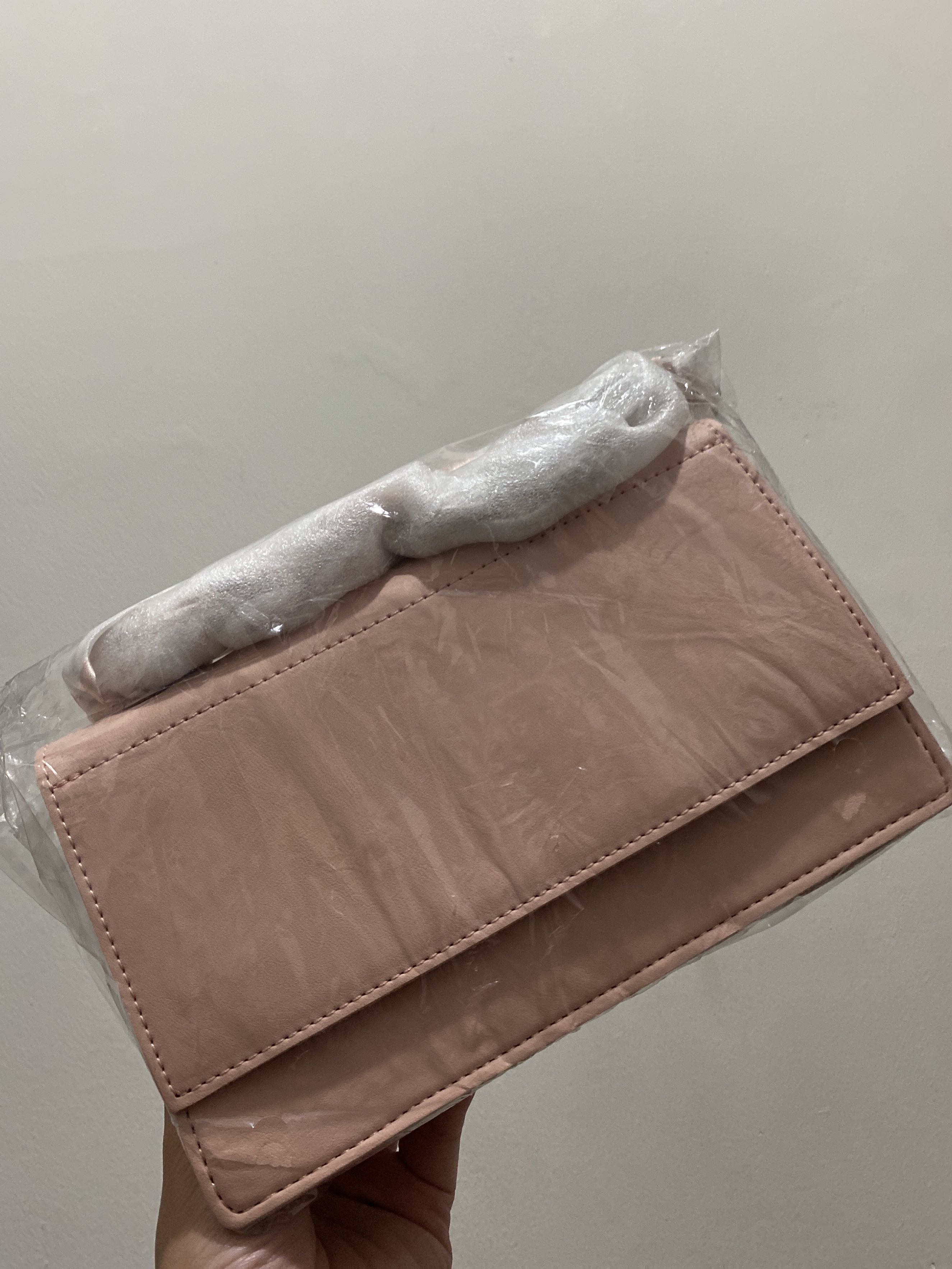 Miniso Crossbody Bag Pink, Barang Mewah, Tas & Dompet di Carousell