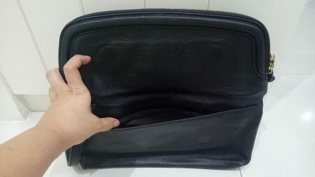 Miss Sixty Oversized Clutch Bag (Category: Clutches) located in Makati City. Submitted by eylinemdi (Listing ID 1041565919, Image 3). Description: FIXED PRICE kc sobrang mura na po. soft leather. excellent used condition.