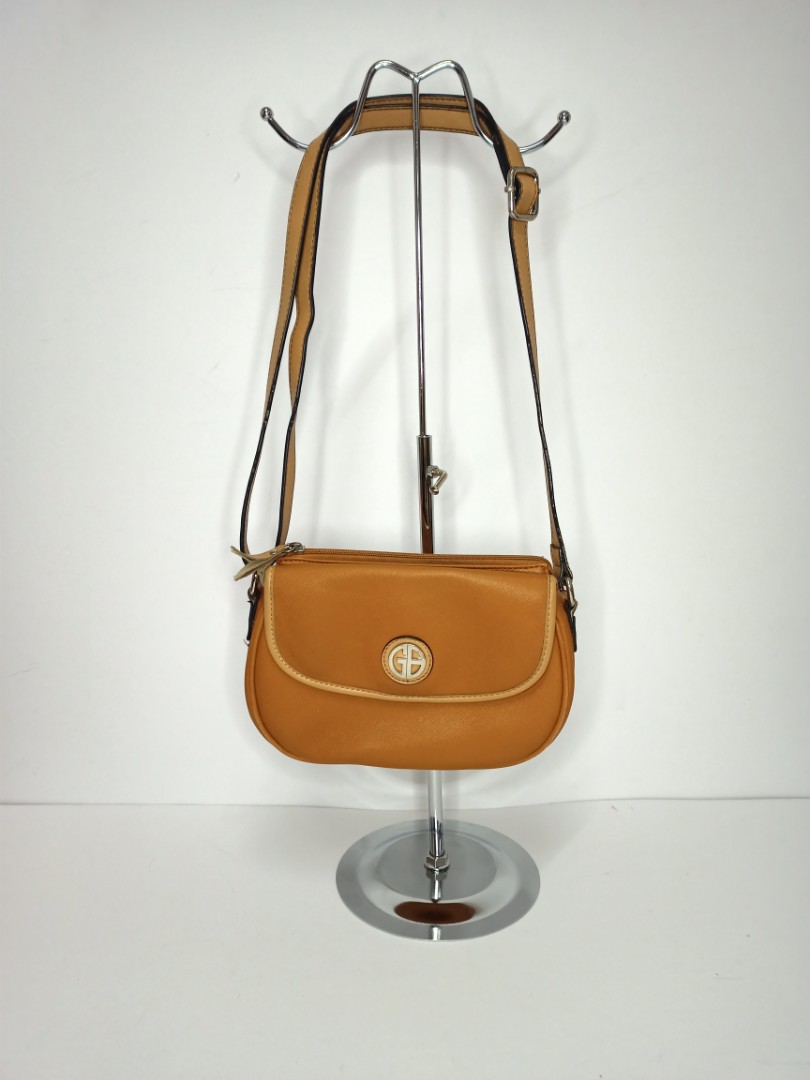 original giani bernini sling bag, Women's Fashion, Bags & Wallets,  Cross-body Bags on Carousell