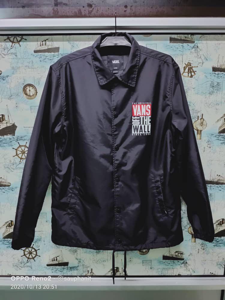 Vans jacket (Category: Coats, Jackets and Outerwear) located in Sik. Submitted by master_never_die (Listing ID 1041729482, Image 1). Description: New old stock Beli xprnh pkai kluar Prnh cuci sbb xsuka bau kedai.
