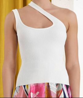 (Category: ) located in . Submitted by mywardrobeclearout (Listing ID 1041617937, Image 1). Description: .