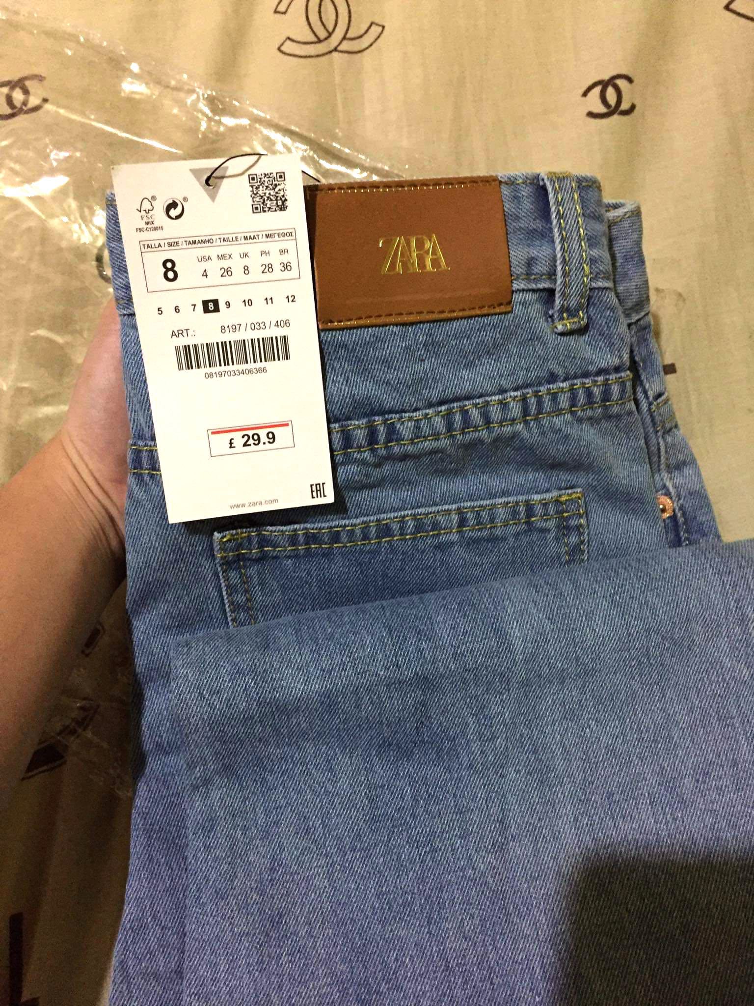 levi's exposed button mom jean