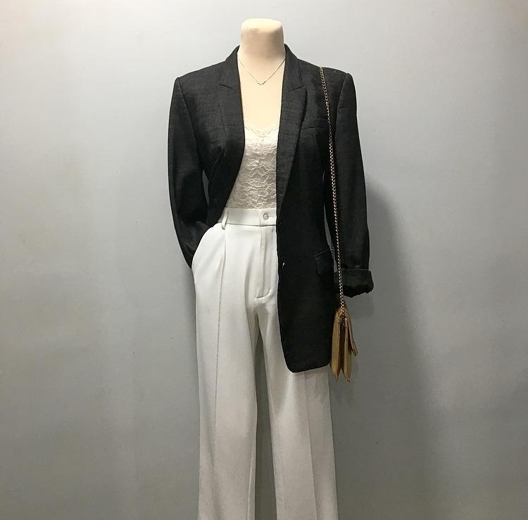 BUY 3, TAKE 1 FREE: Black Blazer (Category: Coats, Jackets and Outerwear) located in Taguig. Submitted by vvouterwear (Listing ID 1041876576, Image 1). Description: PREMIUM: HUGO BOSS Black Blazer • front button closure • shoulder pads 500 php Item Code: ORF0820-44 Size: L Shoulder: 16.5” Bust: 40” Length: 28.5” Buy 3, Take 1 FREE *No flaws unless stated otherwise. *WASHED AND STEAMED MOP: BDO/BPI/Gcash/Palawan ***NO LBC COP OR COP*** SHIPPING: N