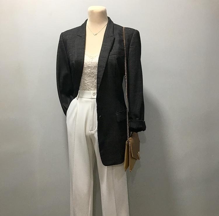 BUY 3, TAKE 1 FREE: Black Blazer (Category: Coats, Jackets and Outerwear) located in Taguig. Submitted by vvouterwear (Listing ID 1041876576, Image 2). Description: PREMIUM: HUGO BOSS Black Blazer • front button closure • shoulder pads 500 php Item Code: ORF0820-44 Size: L Shoulder: 16.5” Bust: 40” Length: 28.5” Buy 3, Take 1 FREE *No flaws unless stated otherwise. *WASHED AND STEAMED MOP: BDO/BPI/Gcash/Palawan ***NO LBC COP OR COP*** SHIPPING: N
