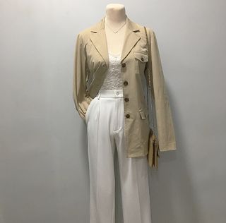 (Category: ) located in . Submitted by vvouterwear (Listing ID 1041885118, Image 1). Description: .