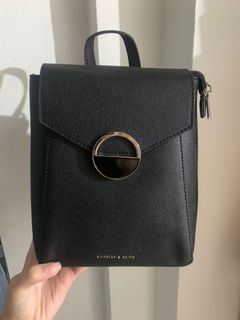 (Category: ) located in . Submitted by cb.closet (Listing ID 1041749471, Image 1). Description: .