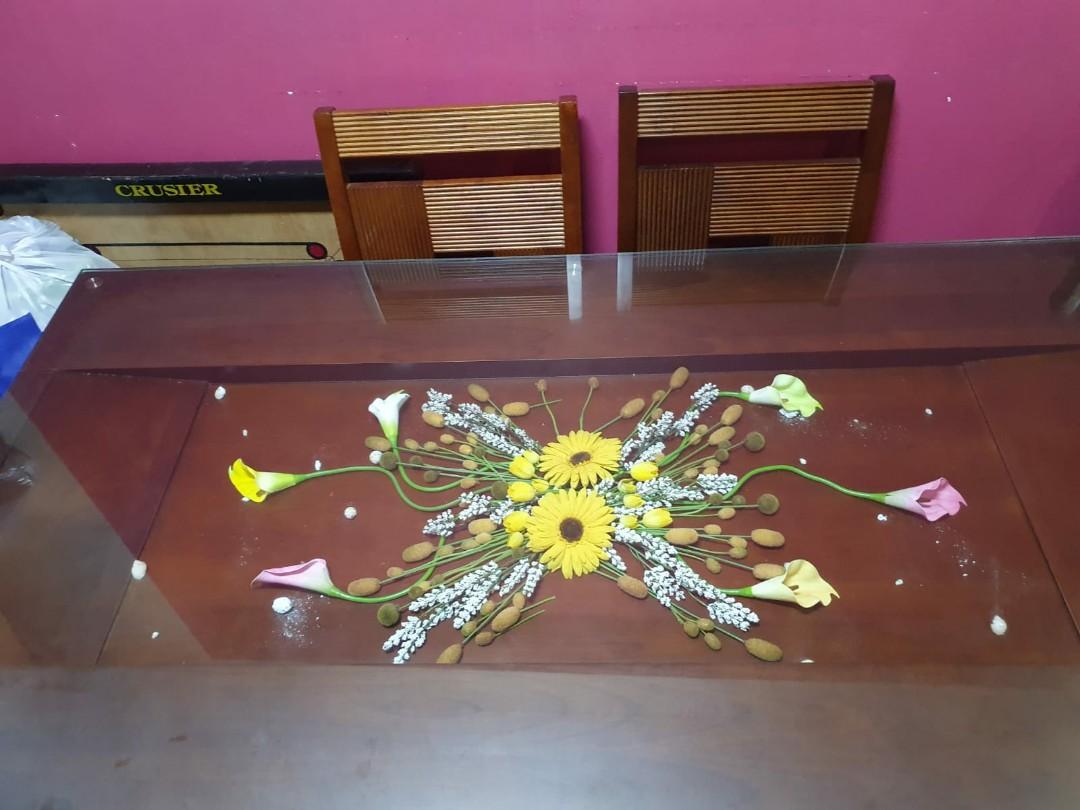 Dining table (Category: Tables & Sets) located in Singapore. Submitted by priya260790 (Listing ID 1041918153, Image 1). Description: Selling a preloved dining table with 5 chairs. Price is negotiatable.