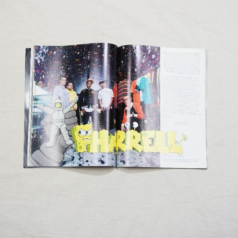 i-D Magazine Kaws特集, 興趣及遊戲, 書本& 文具, 雜誌及其他- Carousell