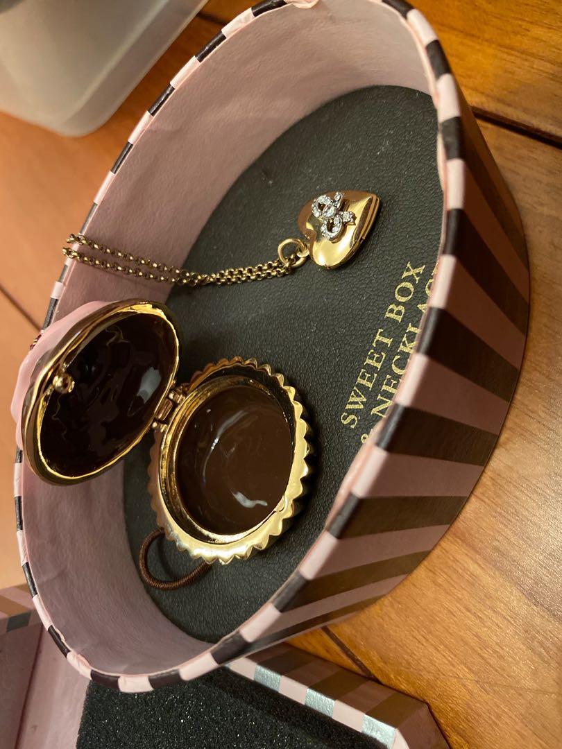 Juicy couture store cupcake necklace