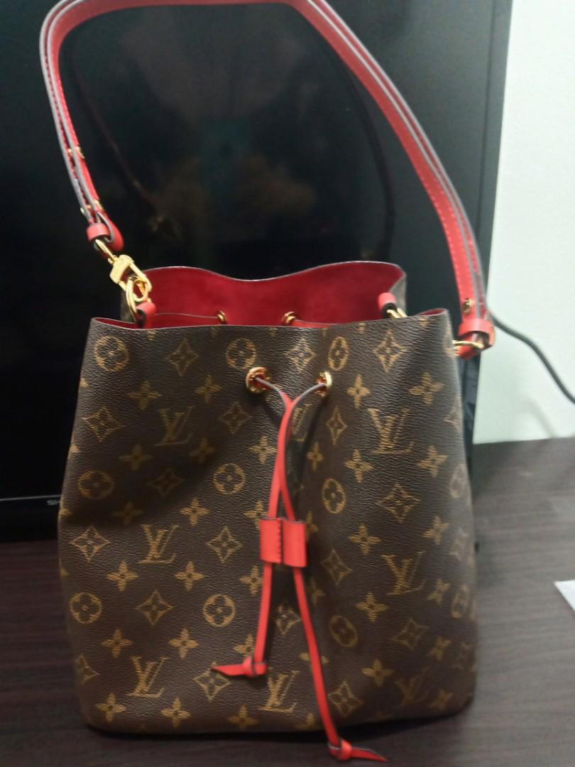 Louis vuitton bucket store bag with red strap