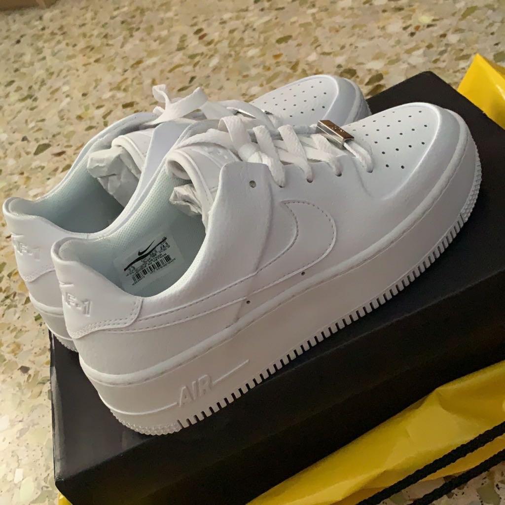 White nike sage discount