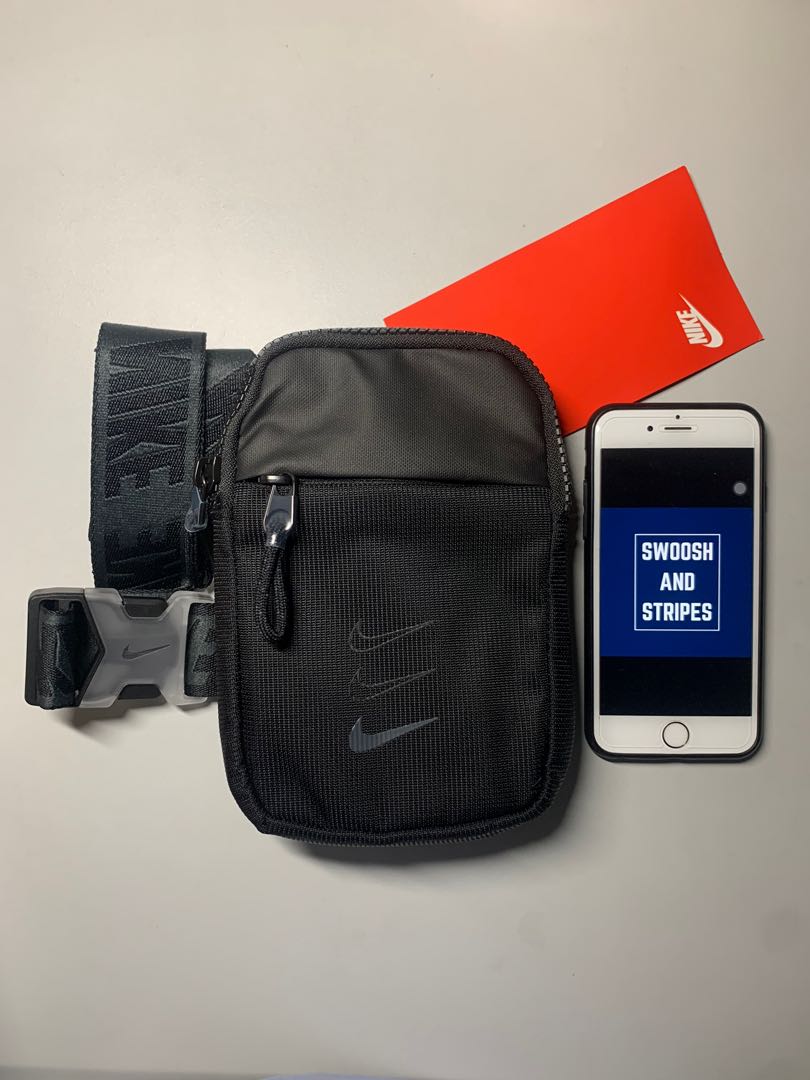 Nike essentials small hip pack best sale