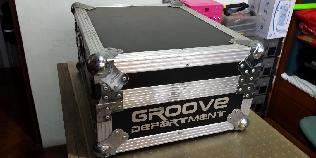 RMB Flight Case for DJ CD Player or DJ Mixer (Category: Portable Music Players) located in Paranaque City. Submitted by seb_trading (Listing ID 1041837562, Image 3). Description: branded flight case RMB Pro Audio Equipments, Groove Department specially design for dj players or for dj mixers heavy duty case no damage, just a little scratches twist lock are ok dimensions inside: 13" x 16.5" x 8" (H).