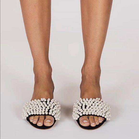 Tory Burch Tatiana Pearl Sandals size 6 (US) , Women's Fashion, Footwear,  Flats on Carousell